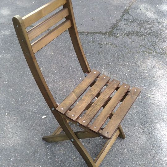 Деревянный стул складной — аренда.